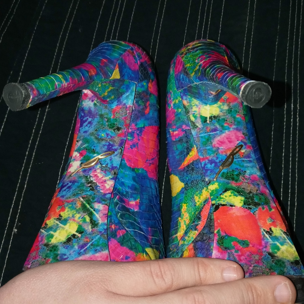 Brian Atwood "Rainbow Snake" silk lined pumps - Picture 9 of 9